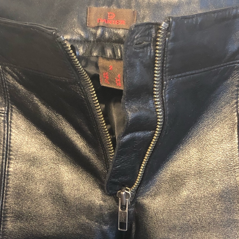 Danier Leather Pants Size 2 - Picture 4 of 8
